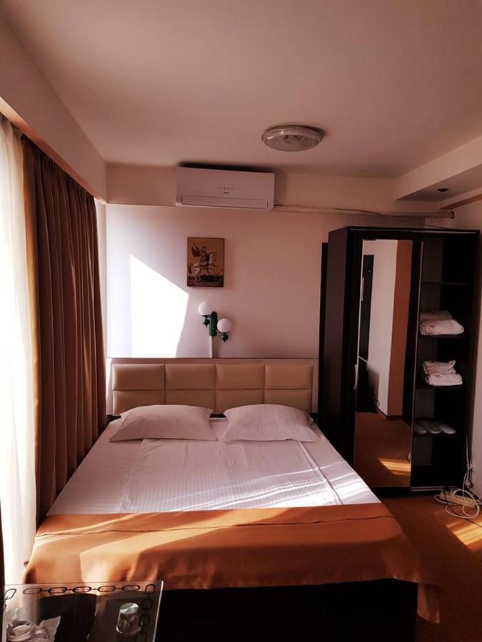 Asia Hotel Târgu Jiu エクステリア 写真