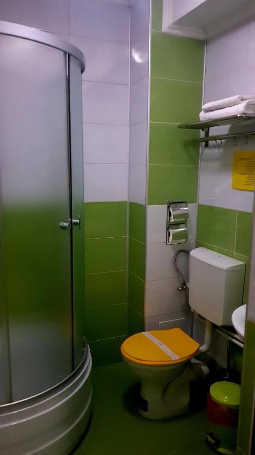 Asia Hotel Târgu Jiu エクステリア 写真