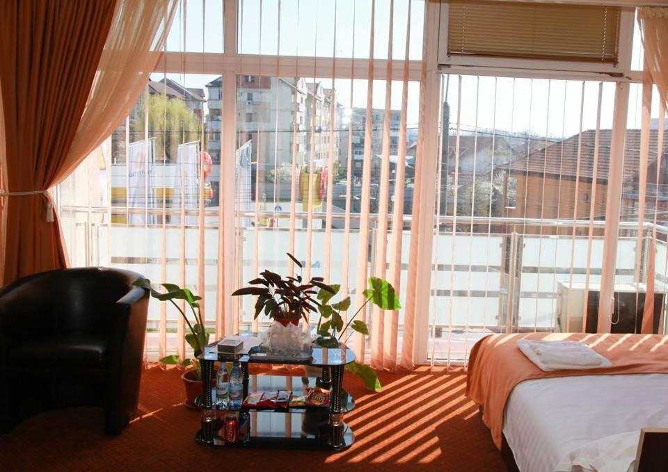 Asia Hotel Târgu Jiu エクステリア 写真