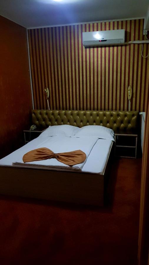 Asia Hotel Târgu Jiu エクステリア 写真