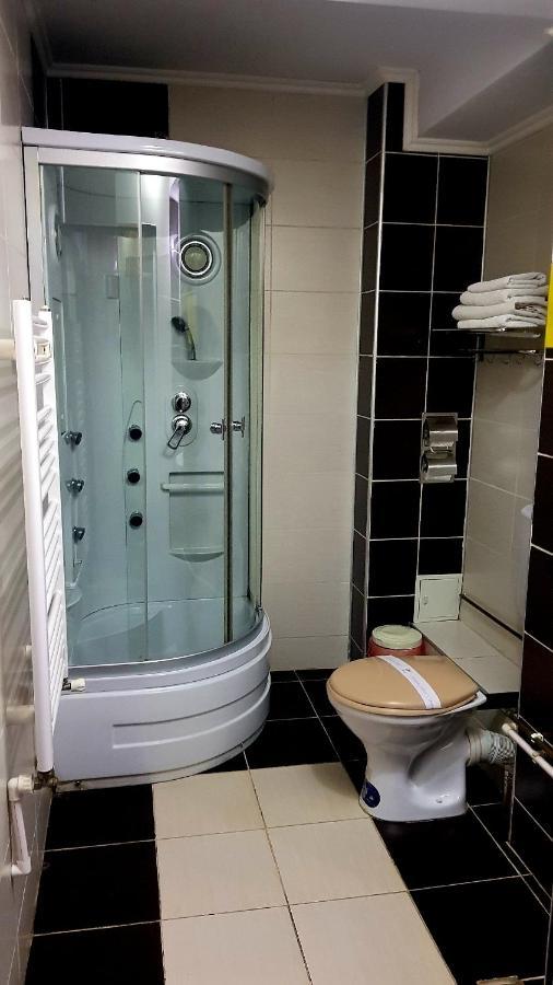 Asia Hotel Târgu Jiu エクステリア 写真