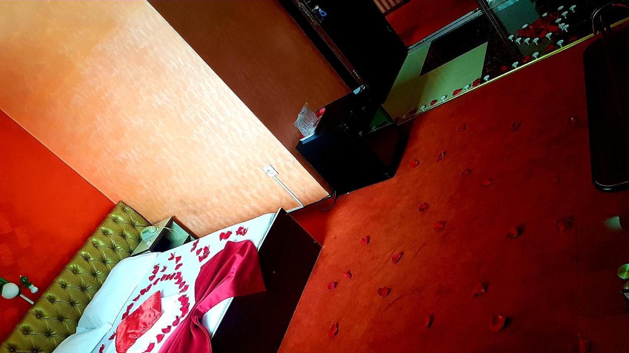 Asia Hotel Târgu Jiu エクステリア 写真