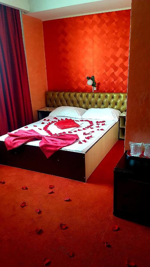 Asia Hotel Târgu Jiu エクステリア 写真
