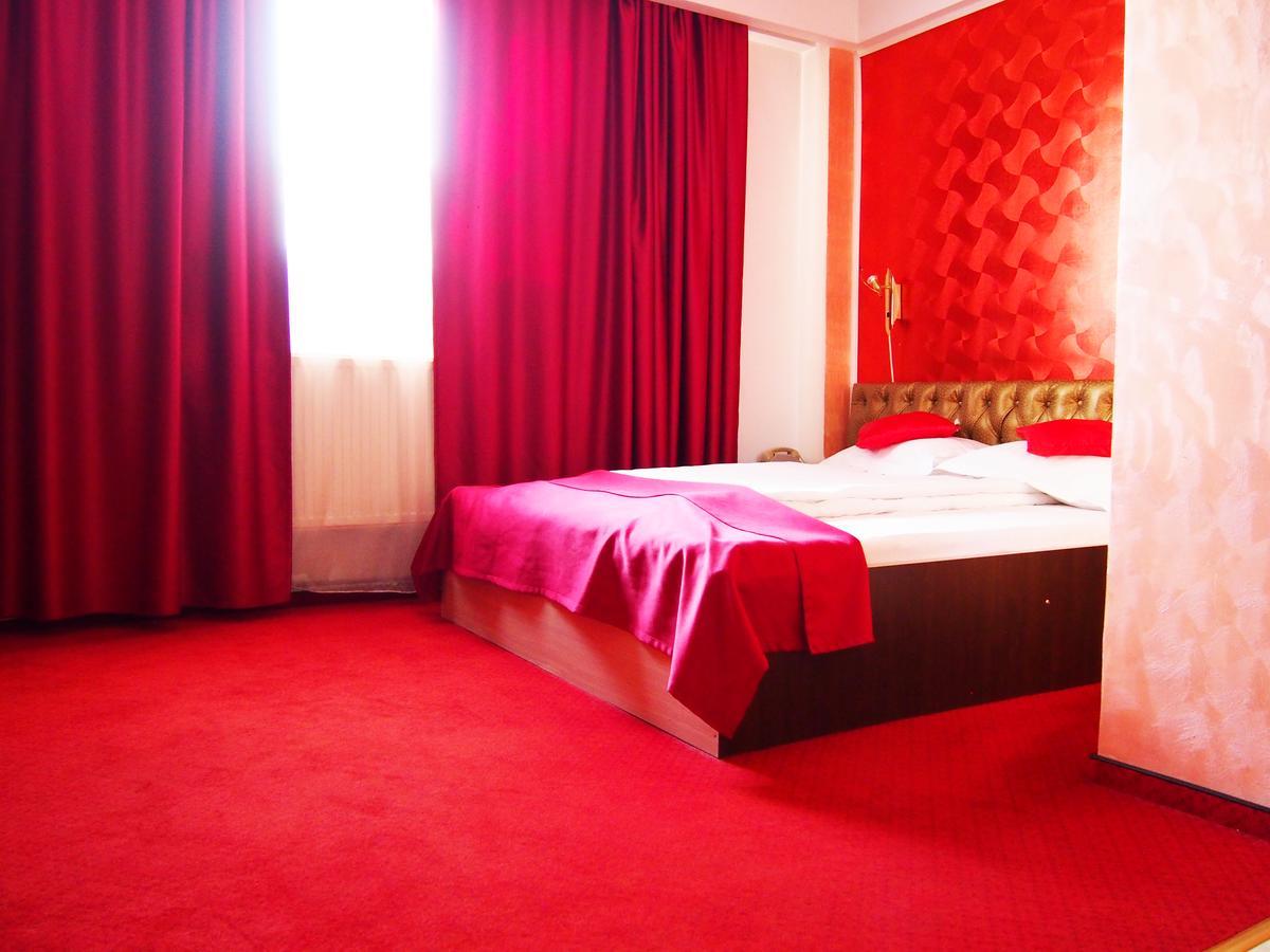 Asia Hotel Târgu Jiu エクステリア 写真