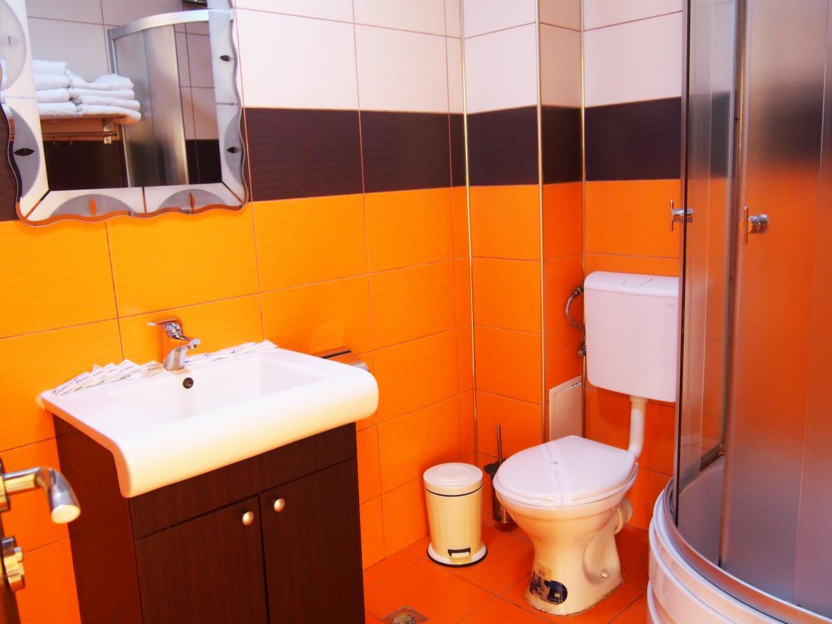 Asia Hotel Târgu Jiu エクステリア 写真
