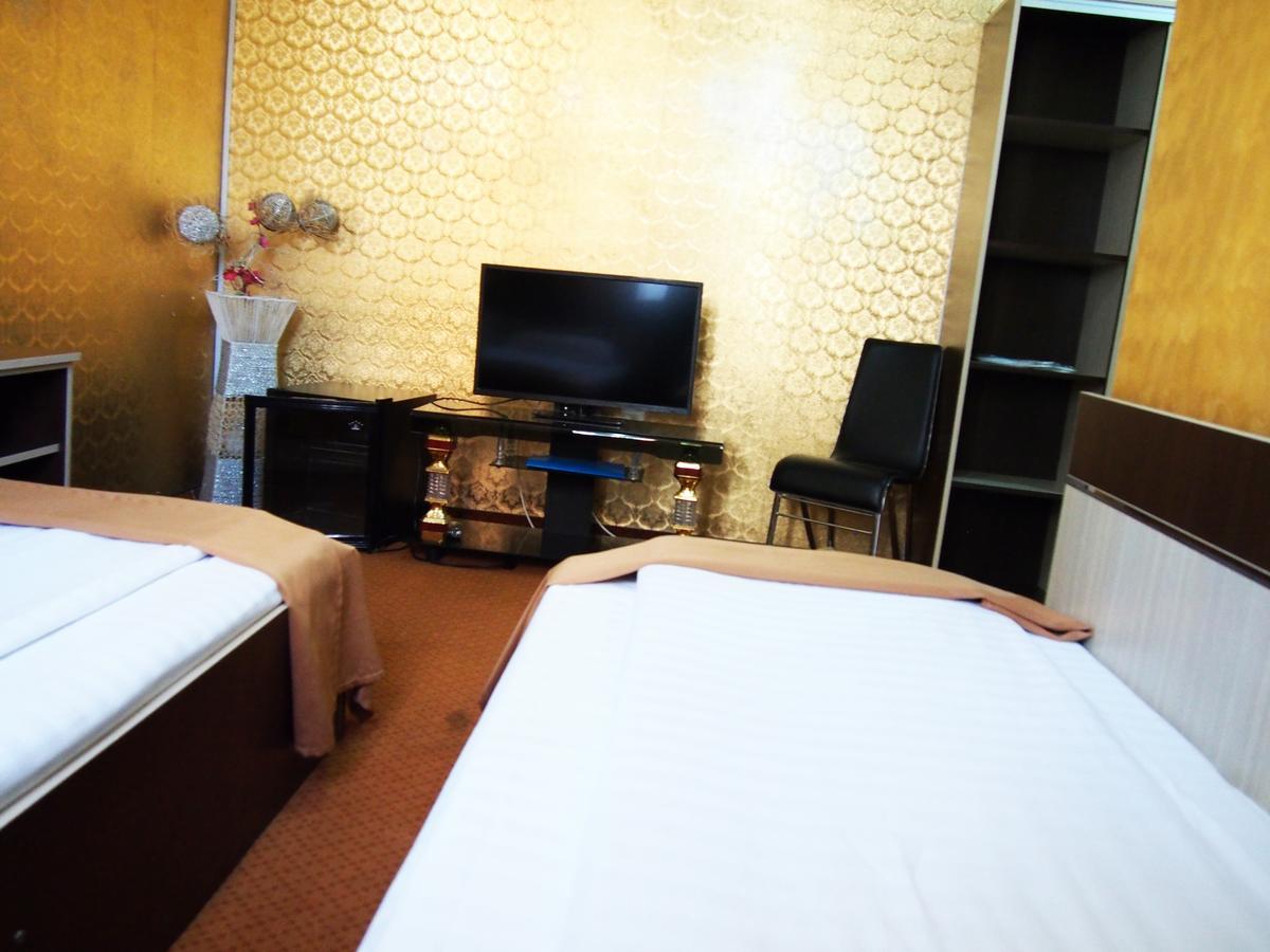Asia Hotel Târgu Jiu エクステリア 写真