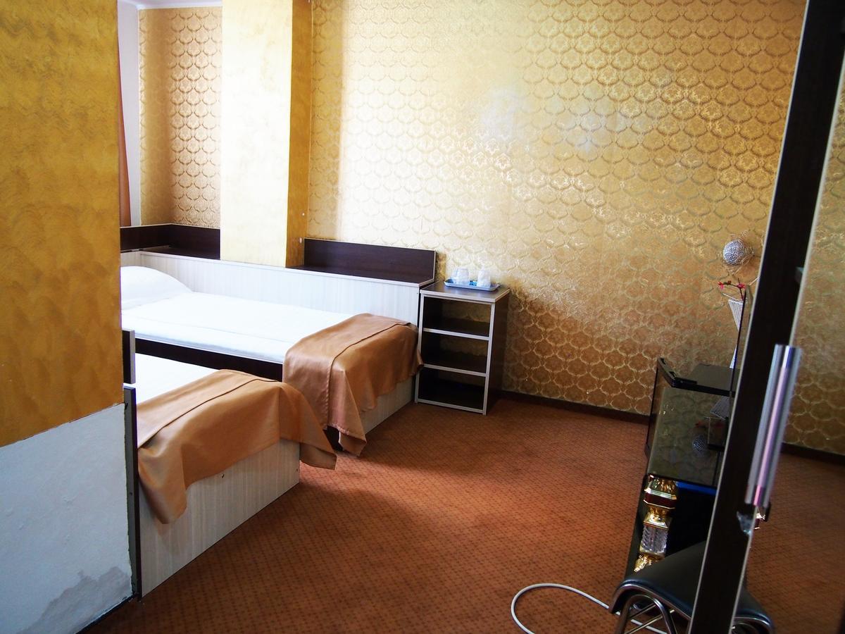 Asia Hotel Târgu Jiu エクステリア 写真