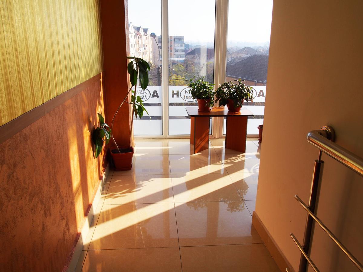 Asia Hotel Târgu Jiu エクステリア 写真