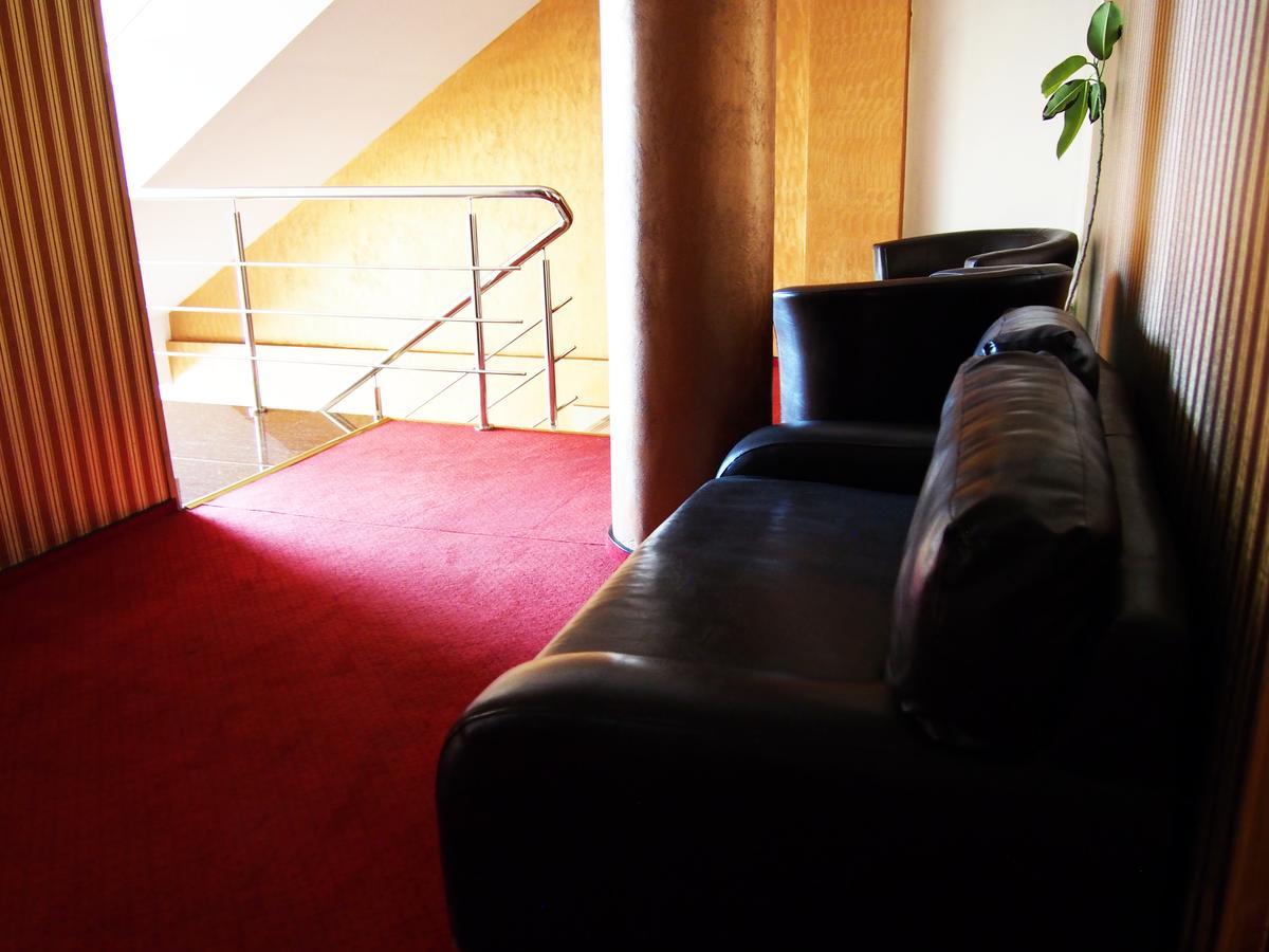 Asia Hotel Târgu Jiu エクステリア 写真