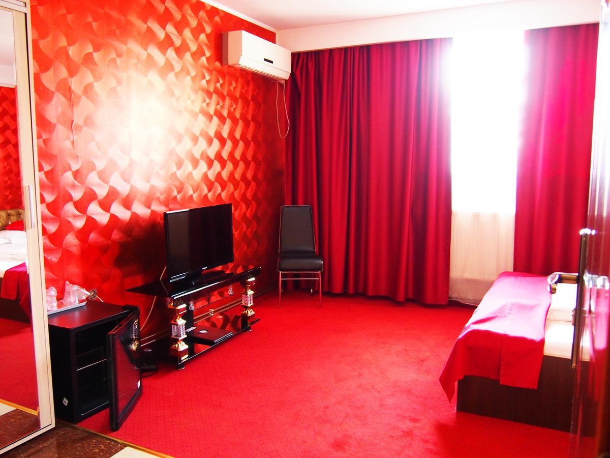 Asia Hotel Târgu Jiu エクステリア 写真