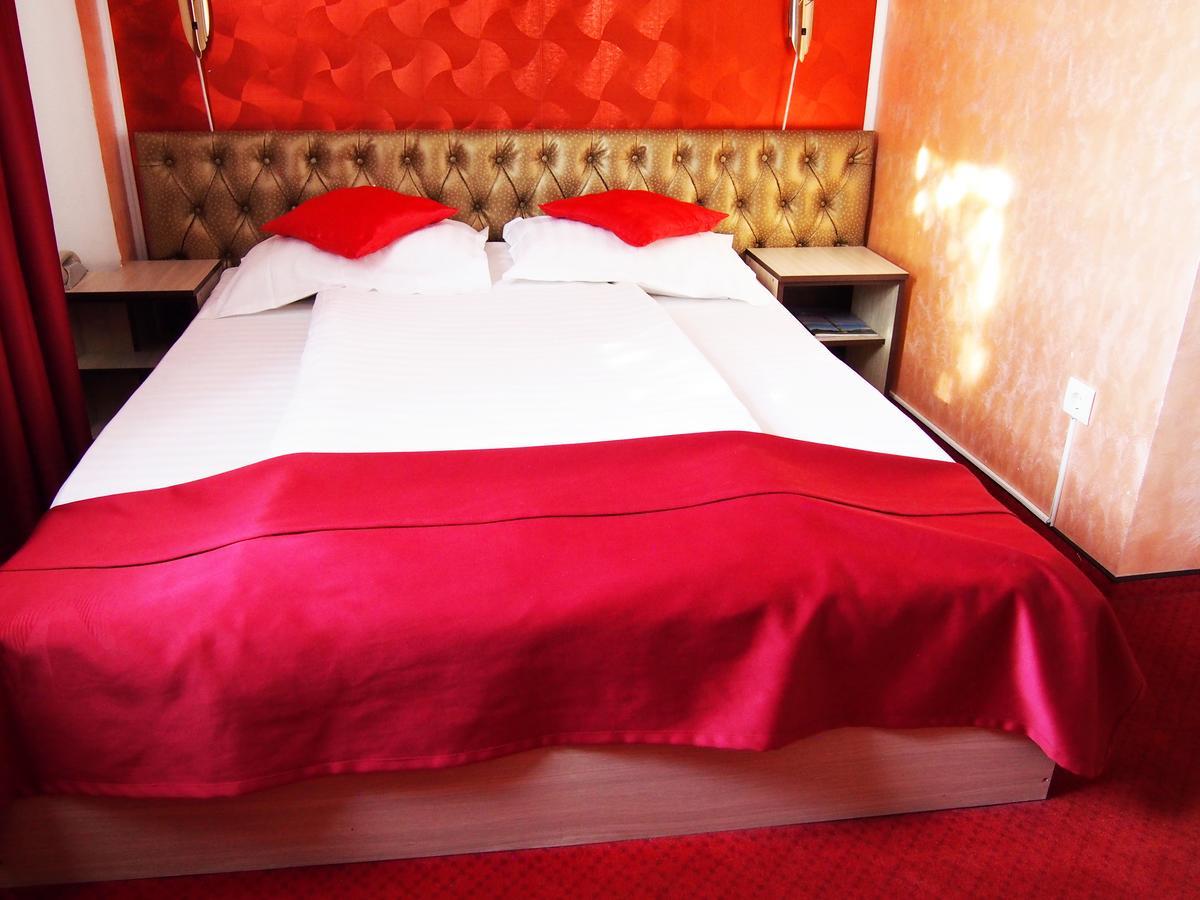 Asia Hotel Târgu Jiu エクステリア 写真