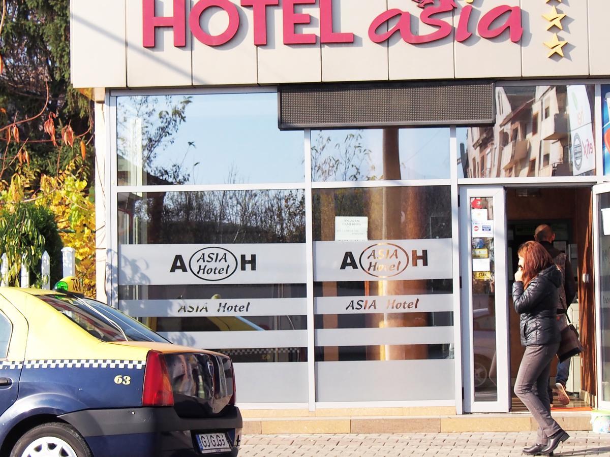Asia Hotel Târgu Jiu エクステリア 写真