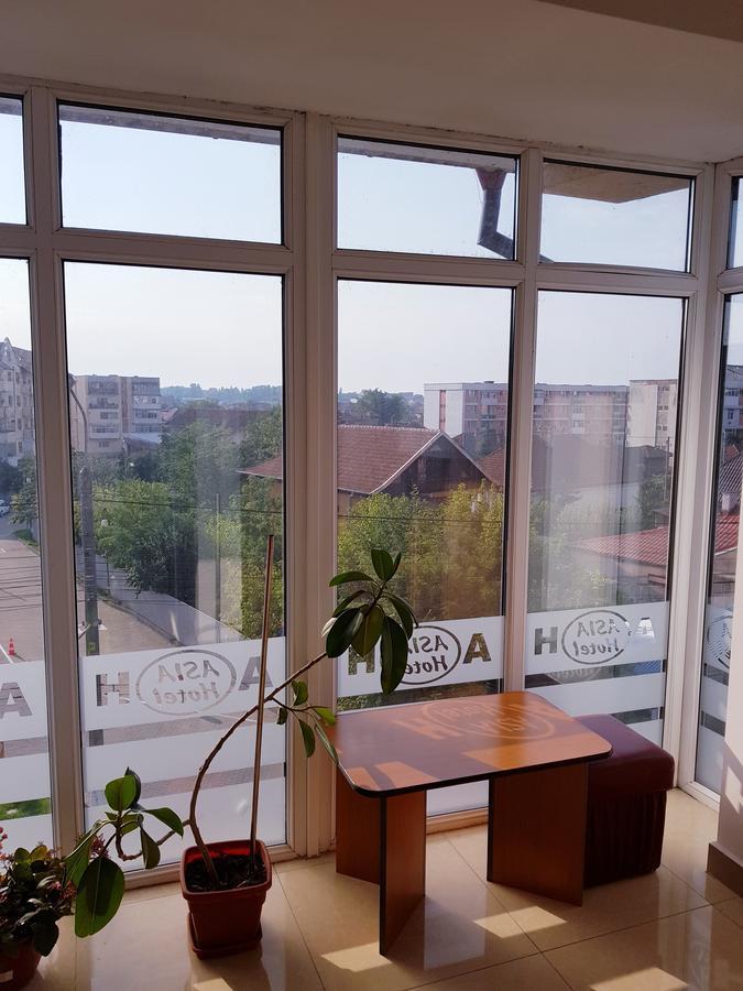 Asia Hotel Târgu Jiu エクステリア 写真